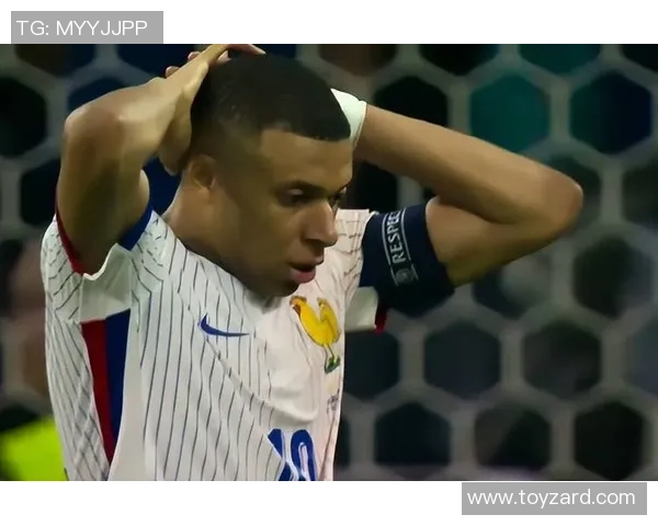 哪个足球明星在比赛中撩头发引发球迷热议和关注的瞬间 哪个足球明星在比赛中撩头发引发球迷热议和关注的瞬间