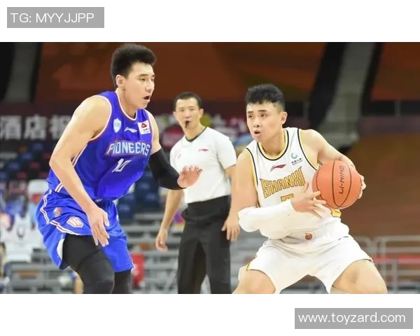 成都篮球队反击体系解析:高效战术与团队协作的完美结合 成都篮球队反击体系解析:高效战术与团队协作的完美结合