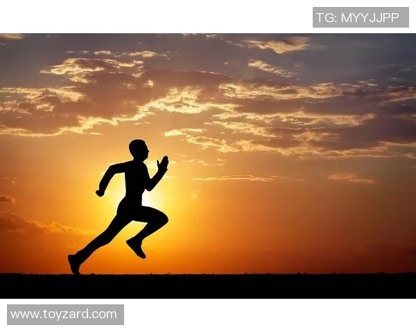 黑白足球明星剪影艺术作品展现运动之美与激情的完美结合 黑白足球明星剪影艺术作品展现运动之美与激情的完美结合